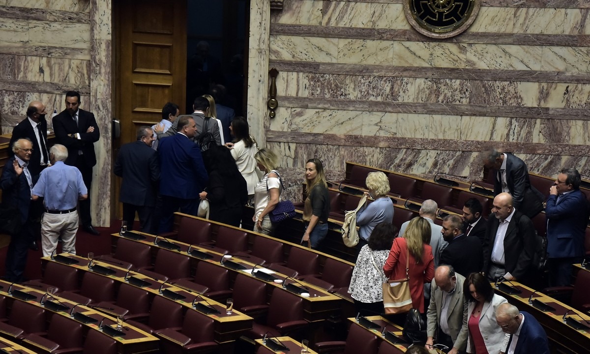Προκαταρκτική για Παπαγγελόπουλο: Αποχώρησε ο ΣΥΡΙΖΑ από τη συνεδρίαση!
