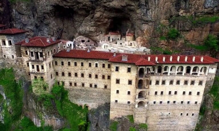 Παναγία Σουμελά: Θα πραγματοποιηθεί η λειτουργία του 15αύγουστου