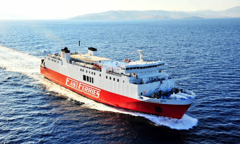 Μηχανική βλάβη στο πλοίο «Θεολόγος» νότια της Καρύστου