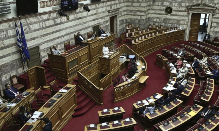 Βουλή: Ψηφίστηκε από την Ολομέλεια το νομοσχέδιο για την ιδιωτική εκπαίδευση