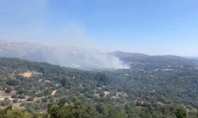 Ανεξέλεγκτη η φωτιά στην περιοχή ΒΙΑΛ στη Χίο – Δύο χωριά εκκενώνονται (pic-vids)
