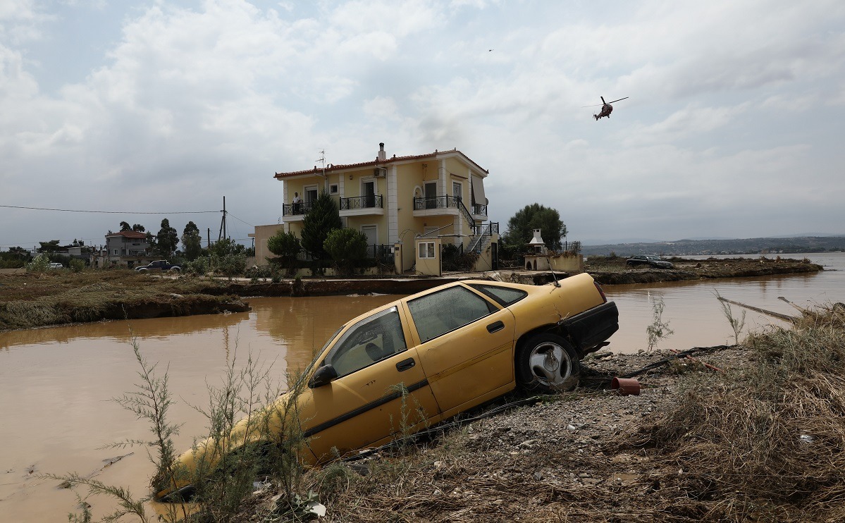 Εύβοια - Πλημμύρες: Φωτογραφίες και βίντεο από τις καταστροφές που σοκάρουν (vids+pics)