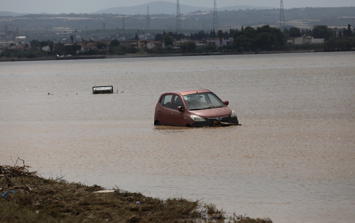 Εύβοια - Πλημμύρες: Φωτογραφίες και βίντεο από τις καταστροφές που σοκάρουν (vids+pics)