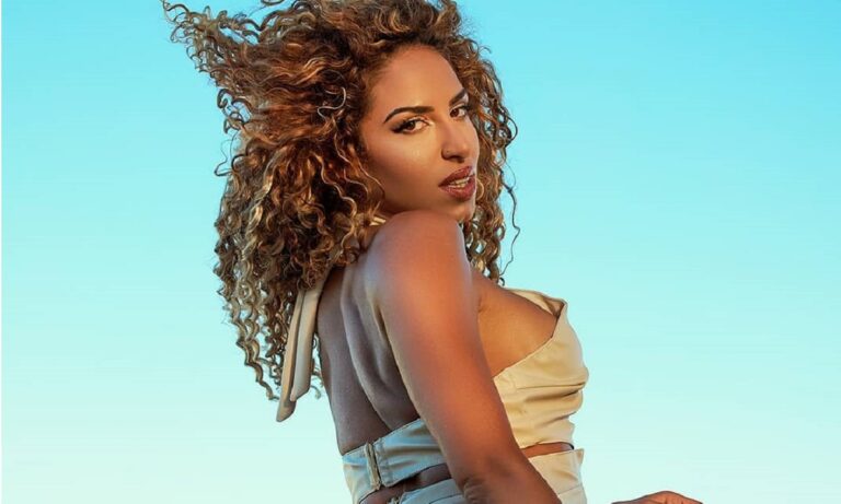 Η Γιούσεφ φωτογραφήθηκε με τον Κασιδιάρη και ενημερώνει τα… αστεράκια της!