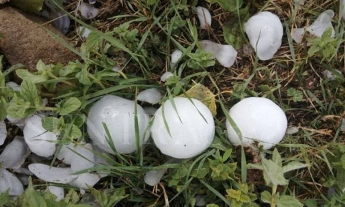 Καστοριά: Έριξε χαλάζι σε μέγεθος αυγού – Απίστευτες εικόνες