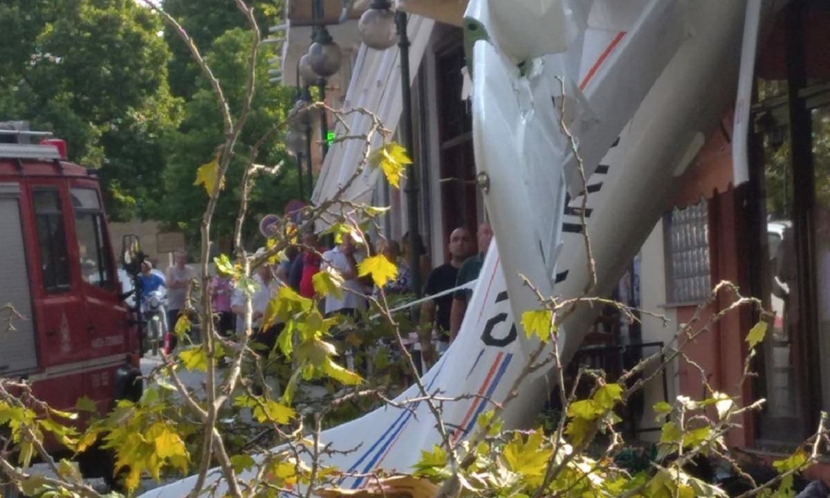 Σέρρες: Πτώση μονοκινητήριου αεροπλάνου σε σπίτι! (pics)