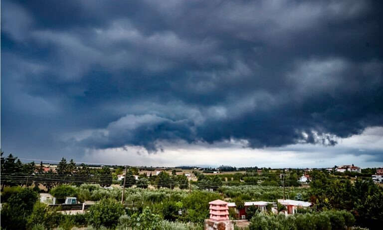 Κακοκαιρία Θάλεια: Σε ποιες περιοχές έρχονται καταιγίδες -Πότε τελειώνει (vids)