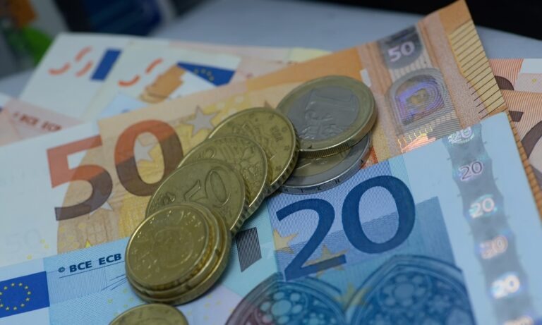 Επίδομα 534 ευρώ: Ξεκίνησε η πληρωμή της αποζημίωσης ειδικού σκοπού στους εργαζόμενους