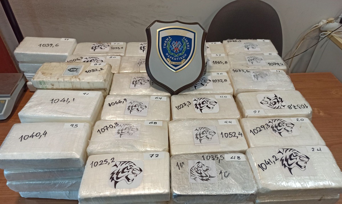Πάτρα – Απίστευτο: Συνελήφθη με πάνω από 100 κιλά κοκαΐνη! (vid+pics)
