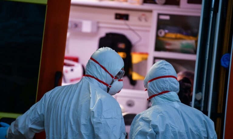 Κορονοϊός: 218 νέα κρούσματα και τρεις νέοι θάνατοι