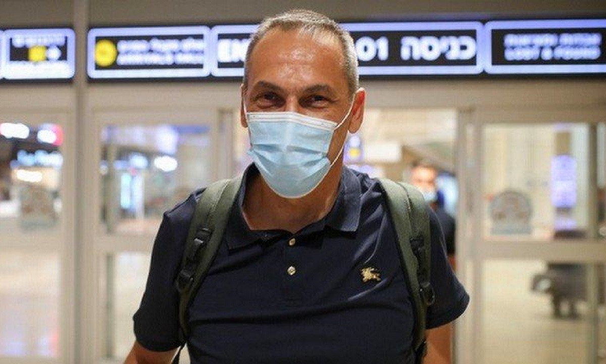 Γιώργος Δώνης: Χαμογελαστός στο Ισραήλ για να αναλάβει τη Μακάμπι Τελ Αβίβ