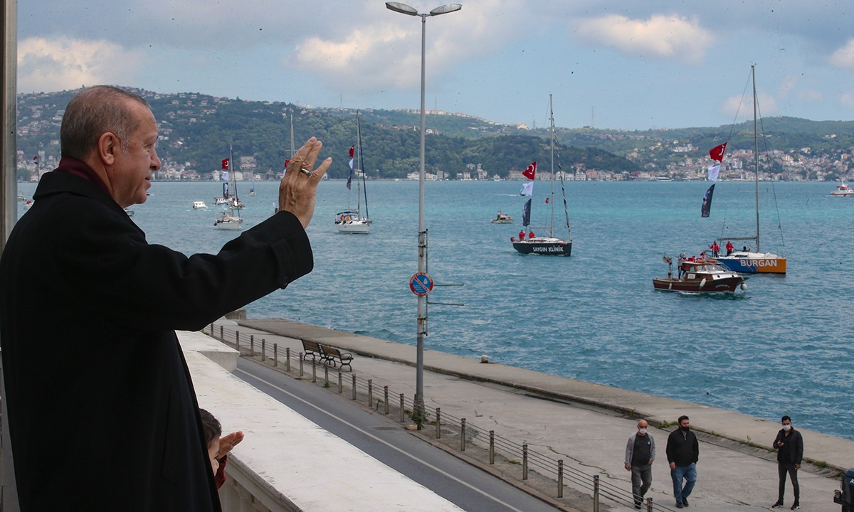 Ερντογάν: Επικοινωνιακό σόου στη Μαύρη Θάλασσα (vid)