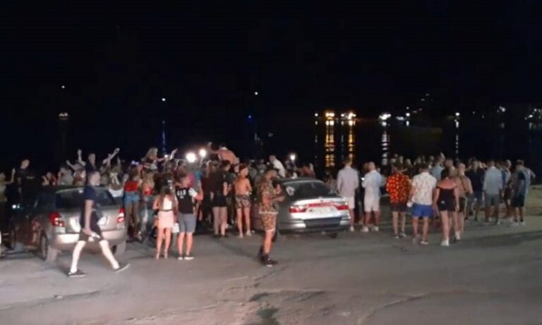 Γλέντι και συνωστισμός, μέχρι πρωίας, μεταφέρθηκαν στην παραλία του Λαγανά (vid)