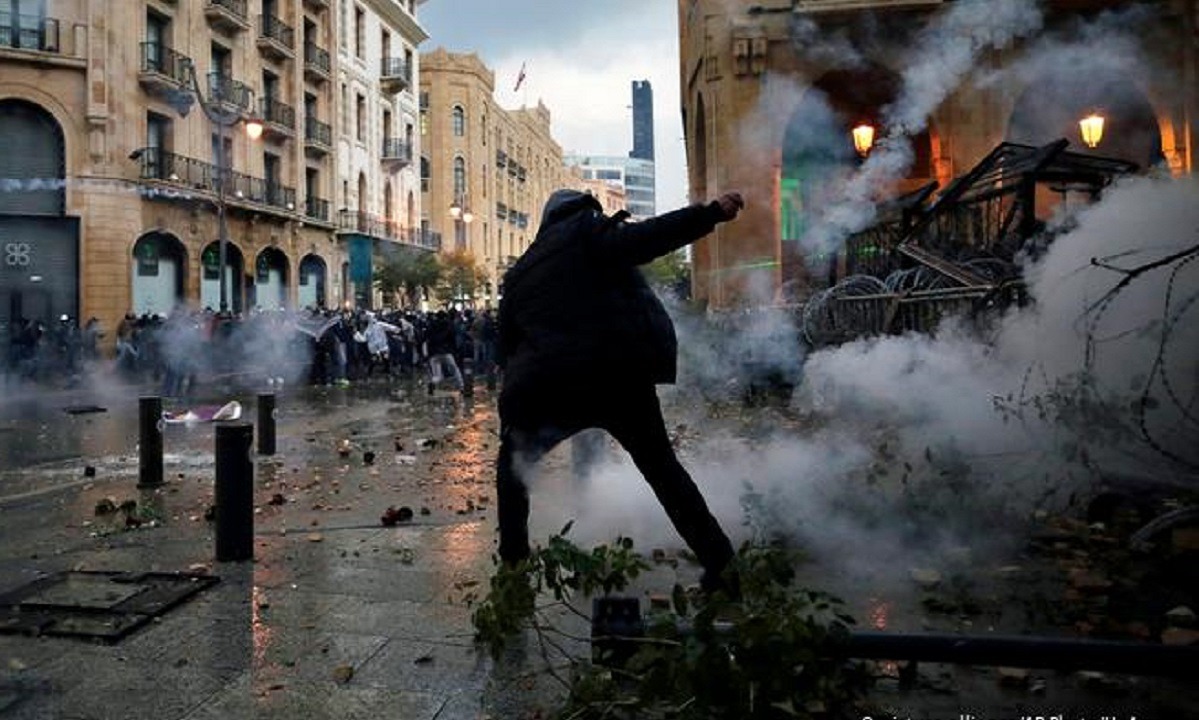 Χάος στον Λίβανο: Παραιτήθηκε η κυβέρνηση μετά τη φονική έκρηξη στη Βηρυτό (vids)