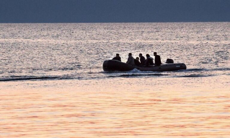 Μυτιλήνη: Έφτασε βάρκα με πρόσφυγες και μετανάστες
