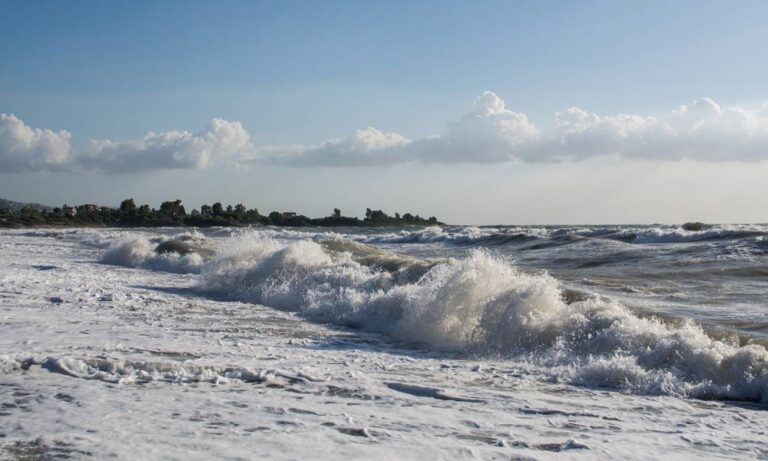 Πνιγμοί σε Βραυρώνα, Σκιάθο και Καλαμαριά