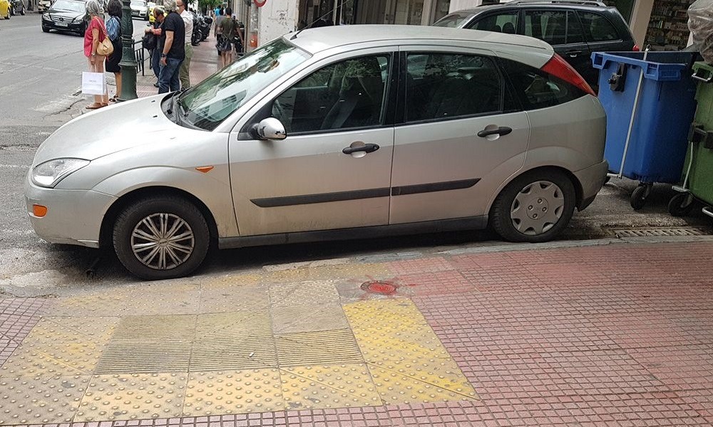Γελοία δικαιολογία για παρκάρισμα σε ράμπα ΑΜΕΑ: «Ποιος ανάπηρος κυκλοφορεί στις 22:00» (pic)