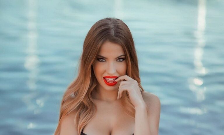 Ρακέλ: Η γυναίκα του Σα μας ενημερώνει για τις διακοπές της με καυτά στιγμιότυπα (vid+pics)