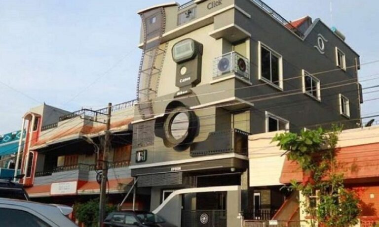 Απίστευτο σπίτι σε σχήμα φωτογραφικής μηχανής (vid)