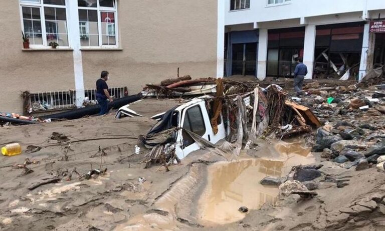 Σοκ στην Τουρκία: Πέντε νεκροί, 12 αγνοούμενοι από ξαφνικές πλημμύρες