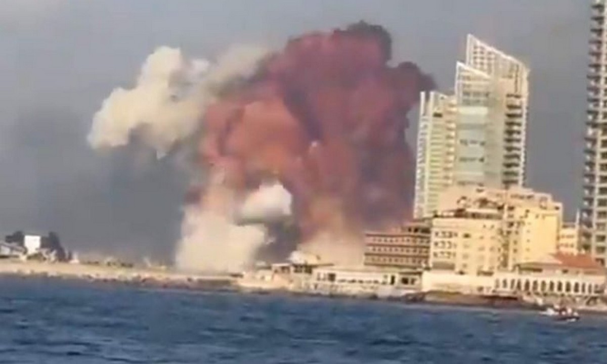 Βηρυτός: Σοκαριστικές εκρήξεις στο λιμάνι – Ταρακουνήθηκε ολόκληρη η πόλη (vids)