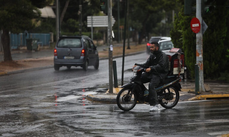 Αθήνα: Δεύτερη ημέρα καλοκαιρινής βροχής (pics)