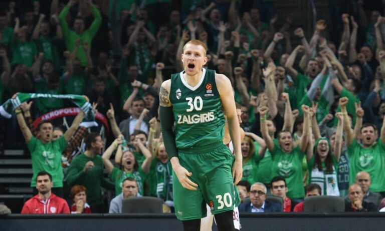 Γουάιτ: Έχασε την πτήση, έρχεται την Πέμπτη (13/8)