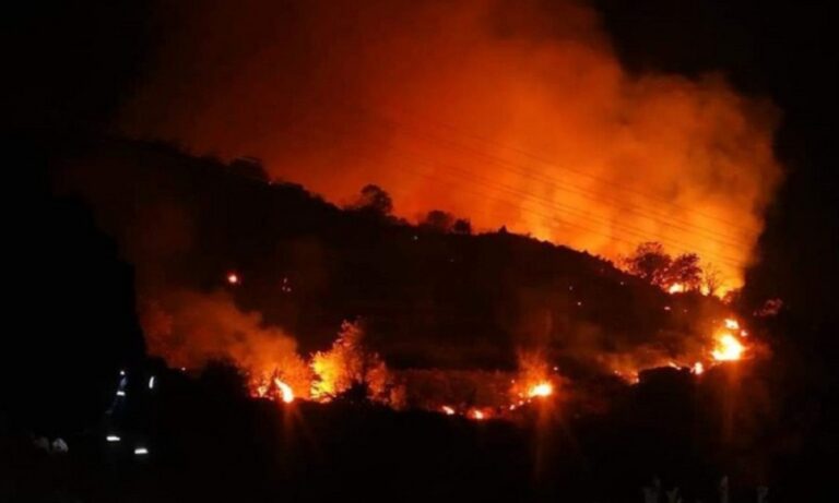 Λέσβος: Διπλό μέτωπο πυρκαγιάς σε Βατούσα και Αντισσα!