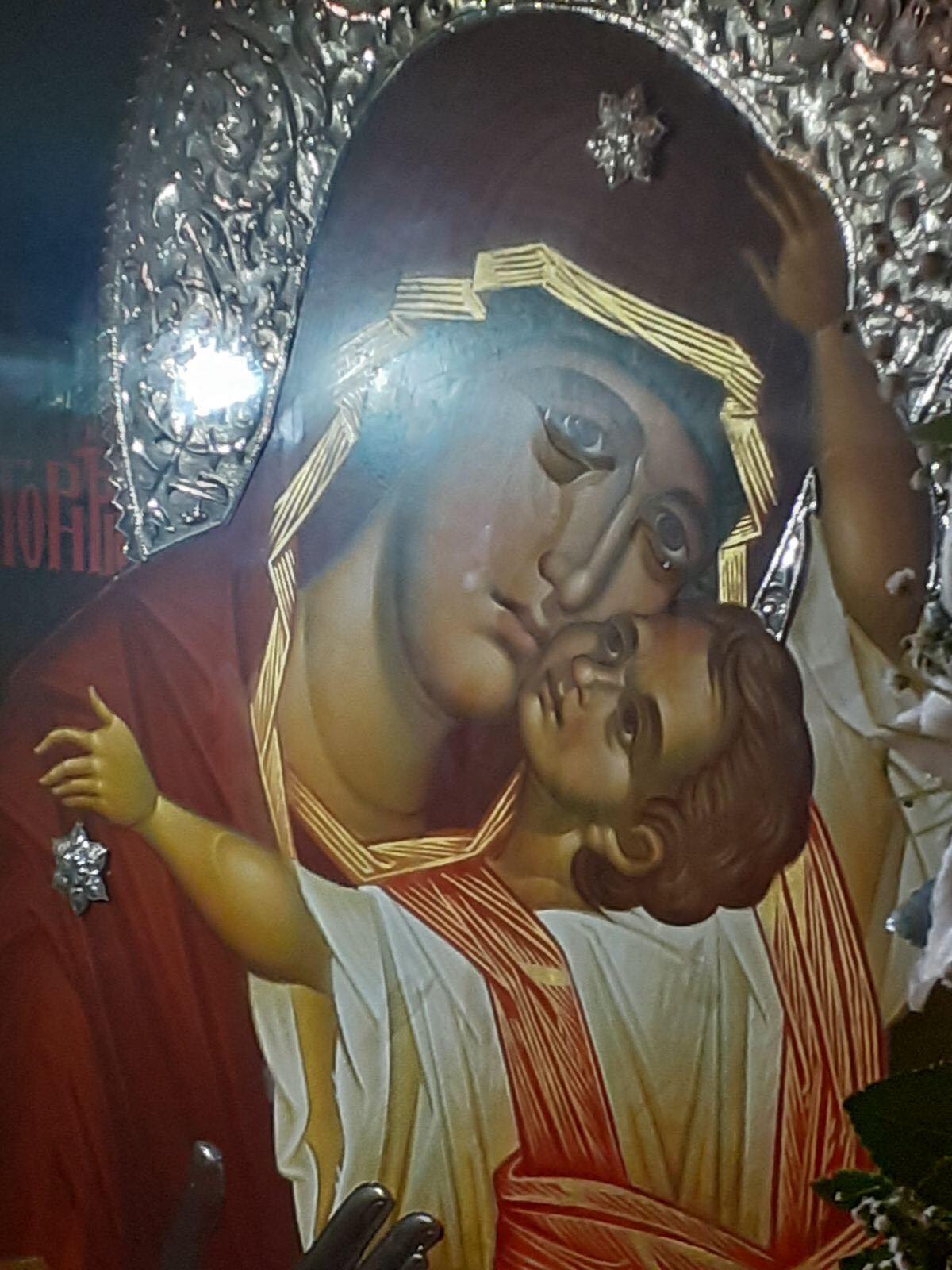 Δάκρυσε η εικόνα της Παναγίας της Παρηγορήτριας στον Αγ. Δημήτριο Βύρωνα