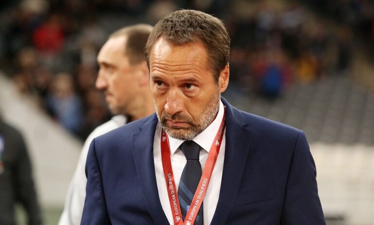 Ο Φαν’τ Σχιπ δίνει δικαιώματα με τις απουσίες Βλαχοδήμου και Κίτσιου…