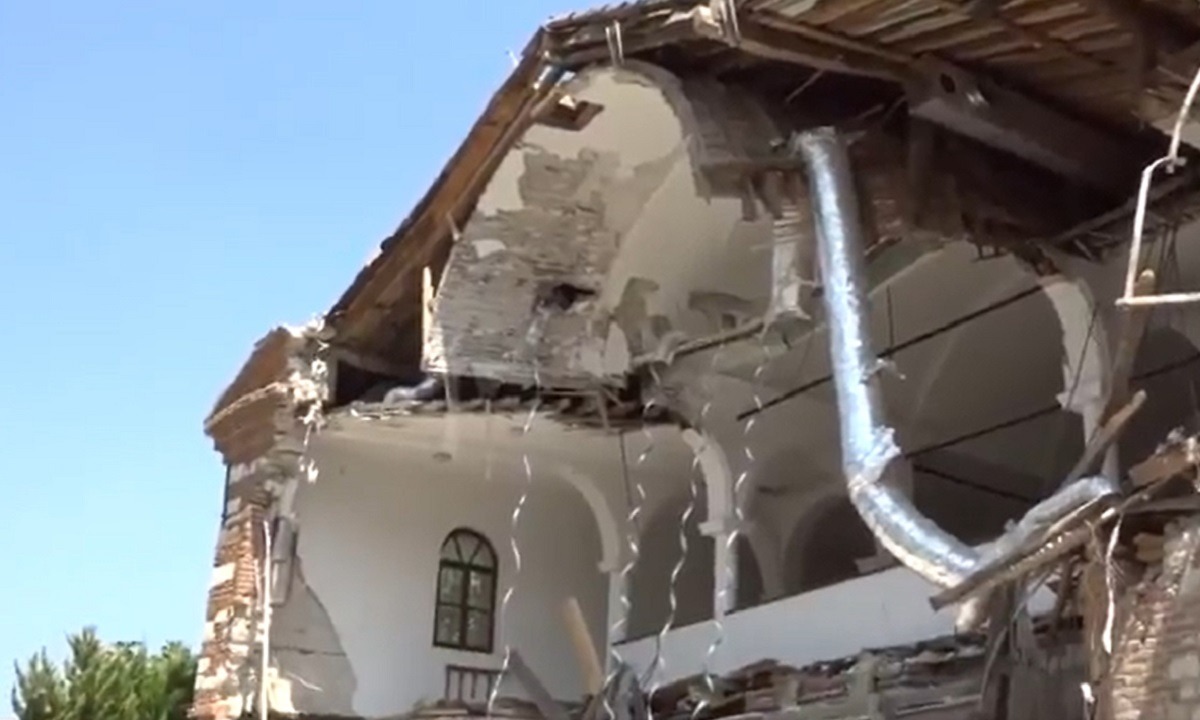 Ο ναός του Αγίου Γεωργίου στην Προύσα ΔΕΝ κατεδαφίστηκε, αλλά κατέρρευσε