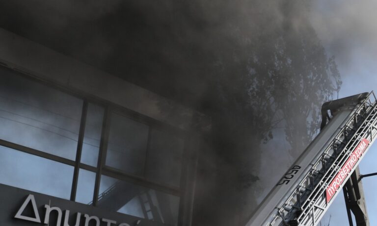 Φωτιά στον Μαραθώνα – Επιχειρούν 18 άνδρες