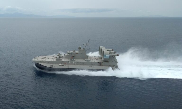 Ένοπλες δυνάμεις: Τα ελληνικά πλοία ταχείας μεταφοράς που στέλνουν στην Τουρκία 2.000 κομάντος