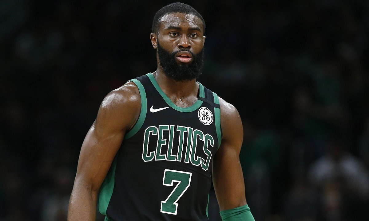 Σέλτικς: Ο Τζέιλεν Μπράουν «αποτελειώνει» τους Χιτ και στέλνει… φιλάκια στον πάγκο τους (vids)