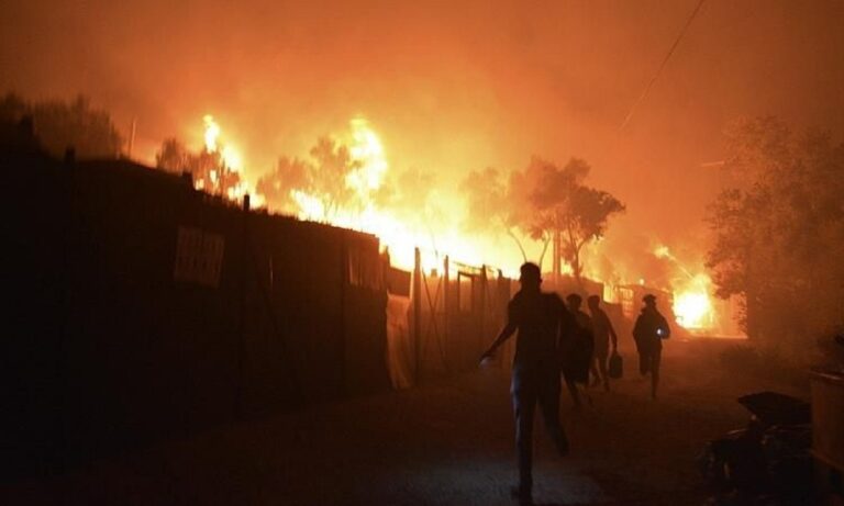 Μόρια: Κάηκε η δομή – Εκκενώθηκε, στον δρόμο οι μετανάστες