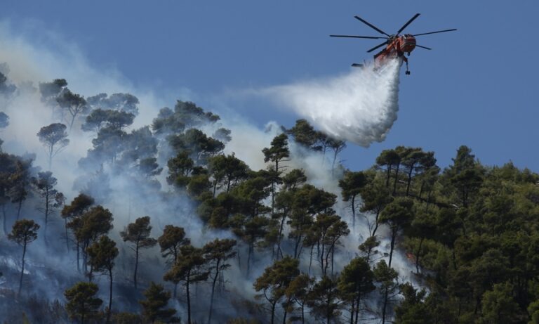 Πυρκαγιά – Καλύβια: Εκκενώνονται και οι οικισμοί Όλυμπος και Αγροτικής Τράπεζας