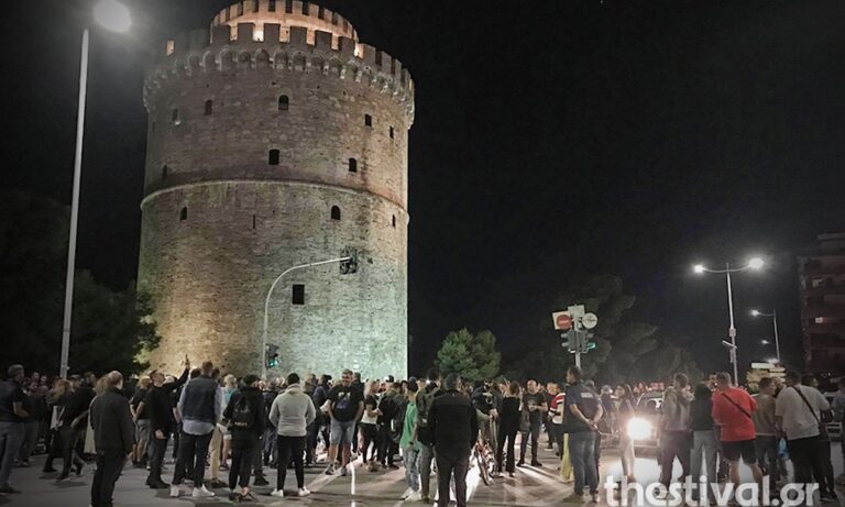 Κορονοϊός – Θεσσαλονίκη: Εστιάτορες διαδήλωσαν μετά τα μεσάνυχτα για το κλείσιμο στις 12 (pics-vids))