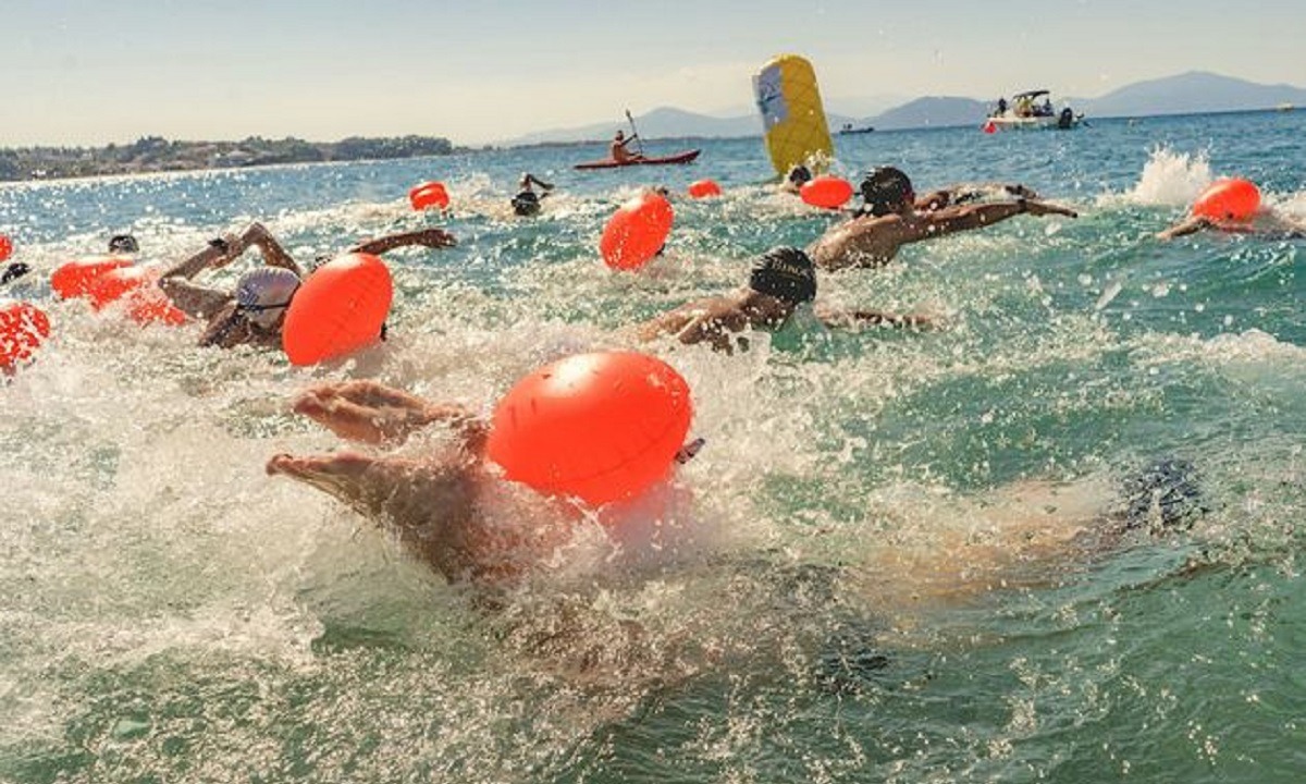 Ο Αυθεντικός Μαραθώνιος Κολύμβησης αναβίωσε 2.500 χρόνια μετά στο Αρτεμίσιο