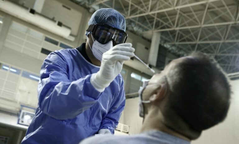 Κορονοϊός: Πώς κατανέμονται τα νέα κρούσματα