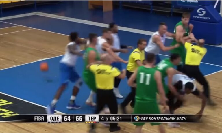 Απίστευτη… γρονθοπατινάδα σε φιλικό παιχνίδι μπάσκετ στην Ουκρανία! (vid)