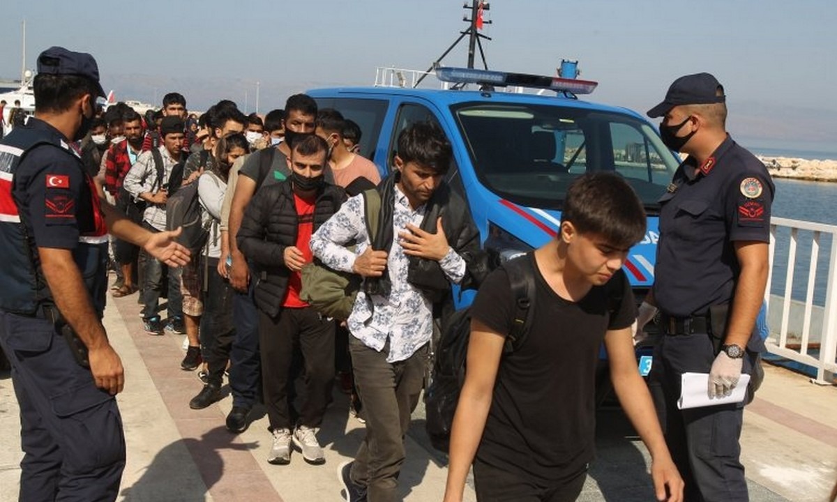 Δουλεμπορικό με 130 μετανάστες σταμάτησε η τουρκική ακτοφυλακή – Κατευθυνόταν στη Χίο