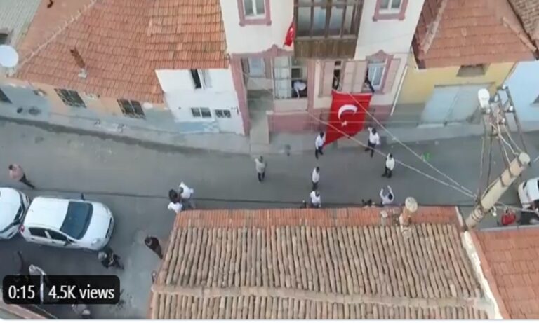 Toυρκία: Διαμαρτυρία Γκρίζων Λύκων έξω από το σπίτι του Ωνάση