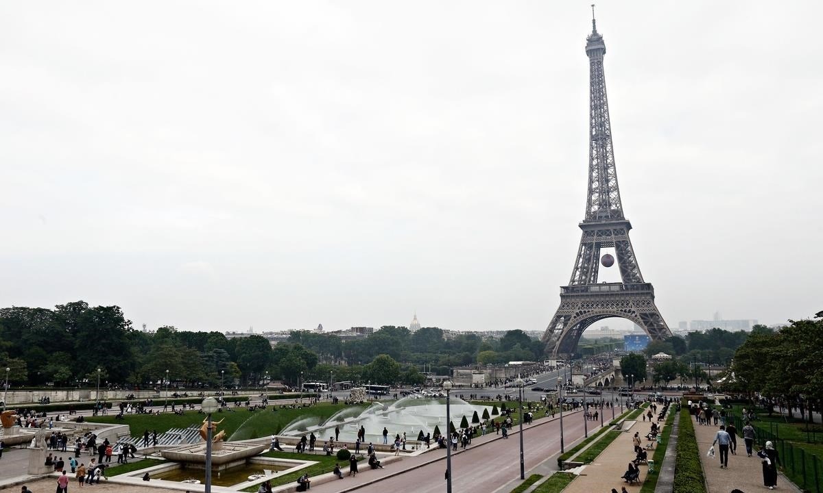 Απίστευτο – Αεροπλάνο προκάλεσε πανικό στο Παρίσι