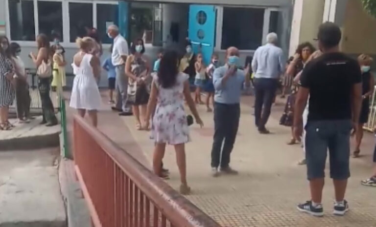 Γονείς εναντίον διευθυντή σε νηπιαγωγείο στο Βόλο (Video)