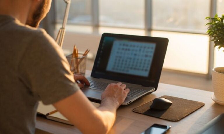 Τηλεργασία ή παραπάνω ώρες εργασίας μετά την καραντίνα (vid)