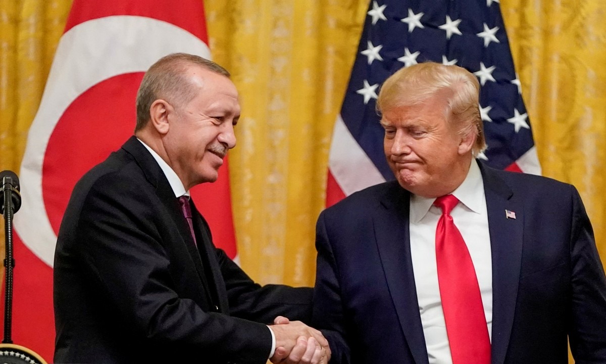 Τραμπ: «Τα πάω καλύτερα με κακούς και σκληρούς ηγέτες όπως ο Ερντογάν»