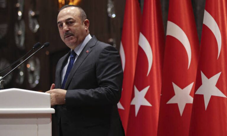 Τσαβούσογλου: «Αν επιτεθούμε στα ελληνικά νησιά δεν τα σώζουν οι στρατιώτες σας»