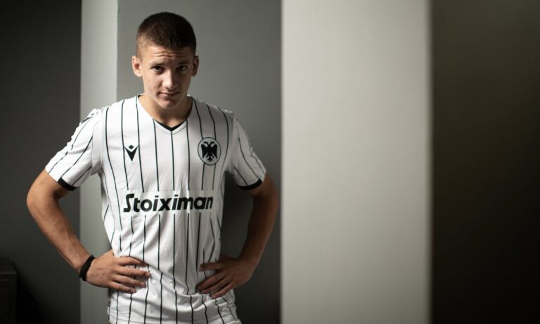 ΠΑΟΚ: Επικό σχόλιο για Τζόλη – Του «σιδέρωσε» την μπλούζα (pics)