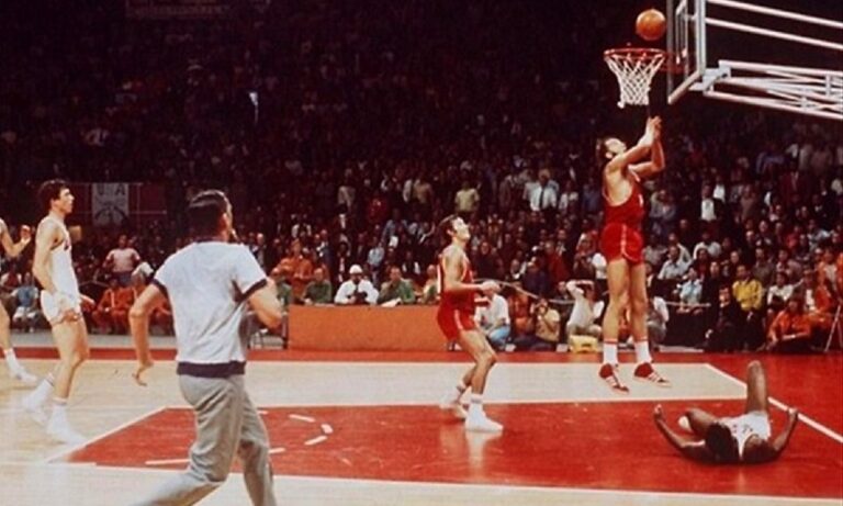 ΕΣΣΔ-ΗΠΑ 51-50: Η πρώτη φορά που Αμερικανοί χάνουν για πρώτη φορά τον Ολυμπιακό τίτλο (vid)