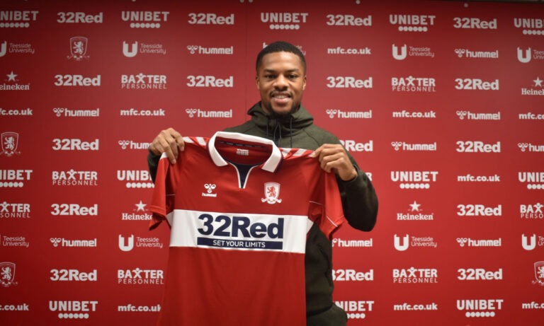 Άκπομ: Χαμόγελα με τη φανέλα της Μίντλεσμπρο